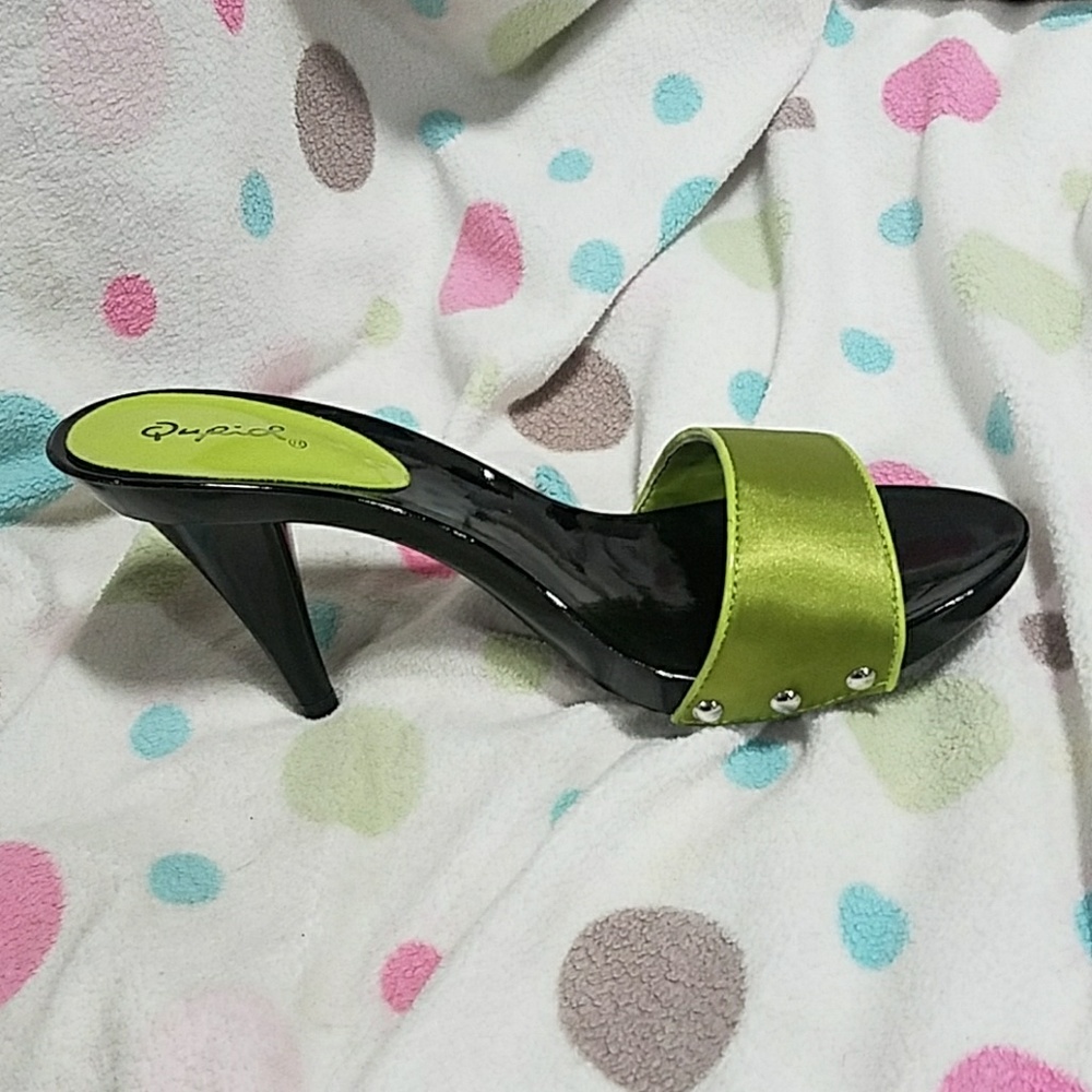 nwt black and green heels